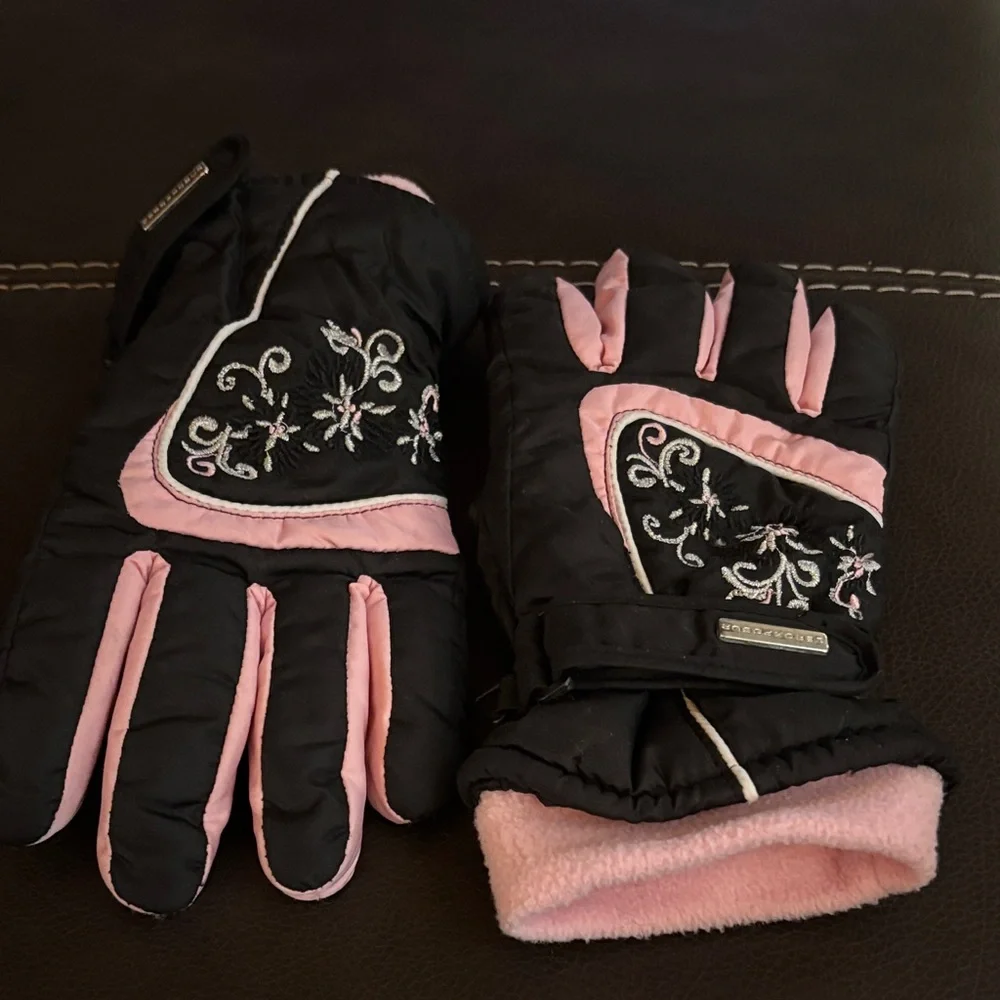 ZeroXposur Girls' Black and Pink Gloves size M/L